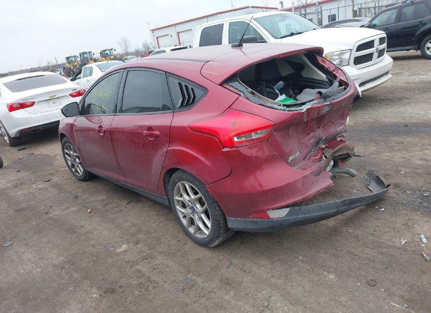 Photo 3 of 2015 Ford Focus SE (VIN 1FADP3K28FL356139)