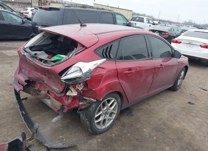 Photo 4 of 2015 Ford Focus SE (VIN 1FADP3K28FL356139)