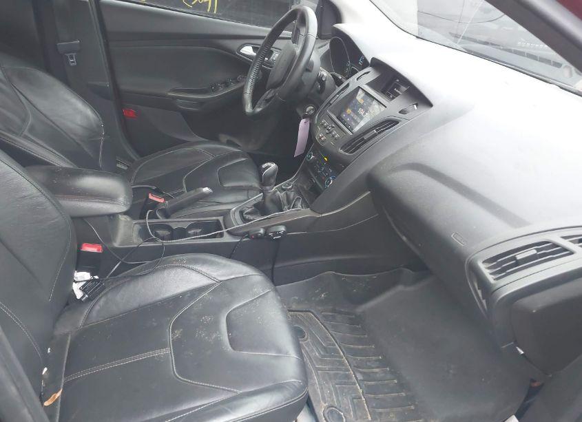 Photo 5 of 2015 Ford Focus SE (VIN 1FADP3K28FL356139)