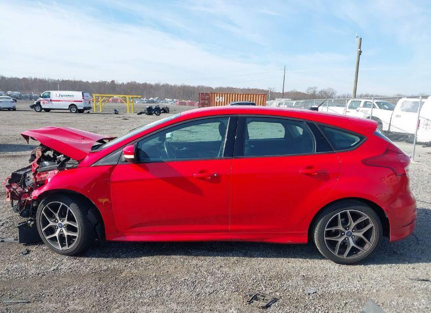 Photo 14 of 2015 Ford Focus SE (VIN 1FADP3K28FL364760)