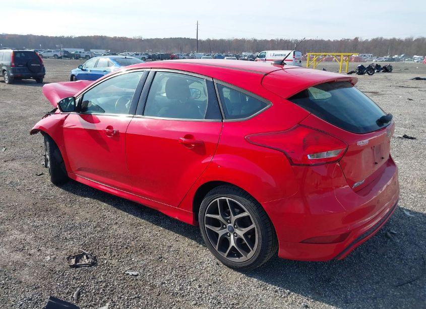 Photo 3 of 2015 Ford Focus SE (VIN 1FADP3K28FL364760)