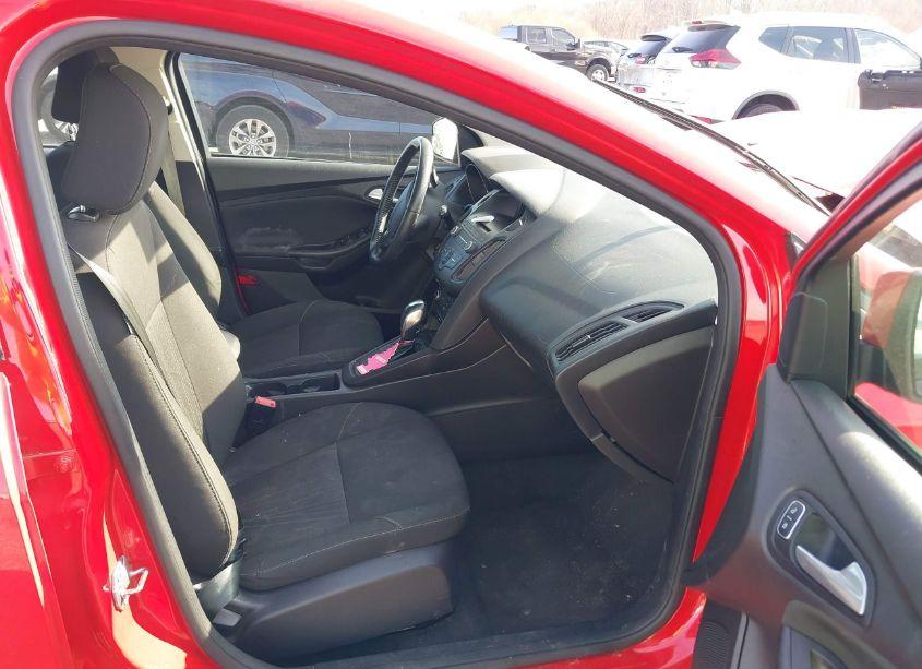 Photo 5 of 2015 Ford Focus SE (VIN 1FADP3K28FL364760)