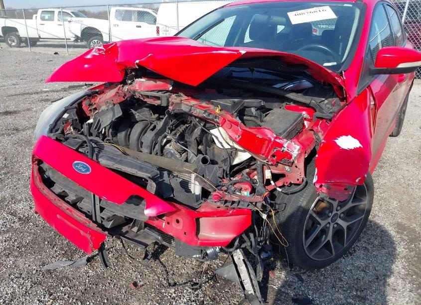 Photo 6 of 2015 Ford Focus SE (VIN 1FADP3K28FL364760)