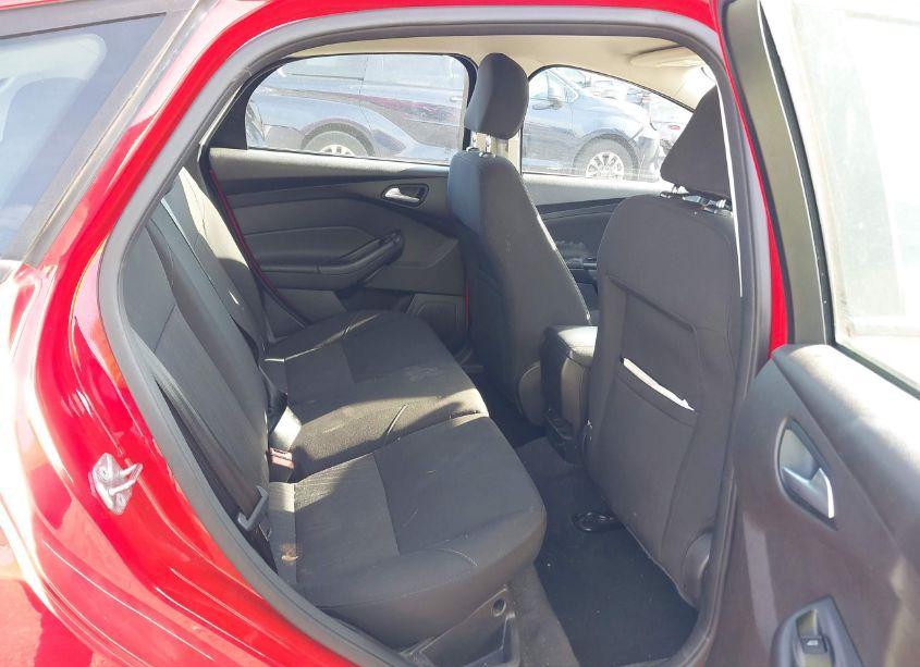 Photo 8 of 2015 Ford Focus SE (VIN 1FADP3K28FL364760)