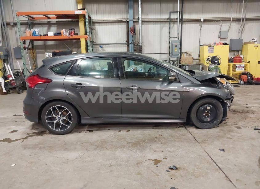 Photo 14 of 2015 Ford Focus SE (VIN 1FADP3K28FL383583)