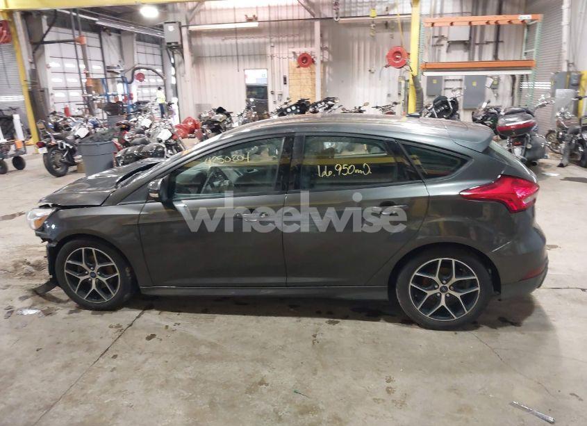 Photo 15 of 2015 Ford Focus SE (VIN 1FADP3K28FL383583)