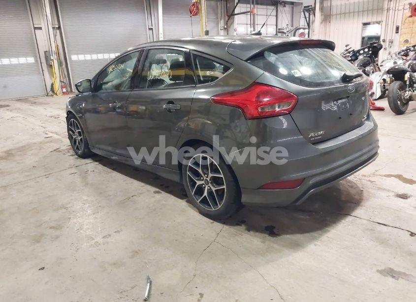 Photo 3 of 2015 Ford Focus SE (VIN 1FADP3K28FL383583)