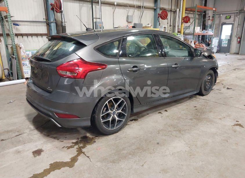 Photo 4 of 2015 Ford Focus SE (VIN 1FADP3K28FL383583)