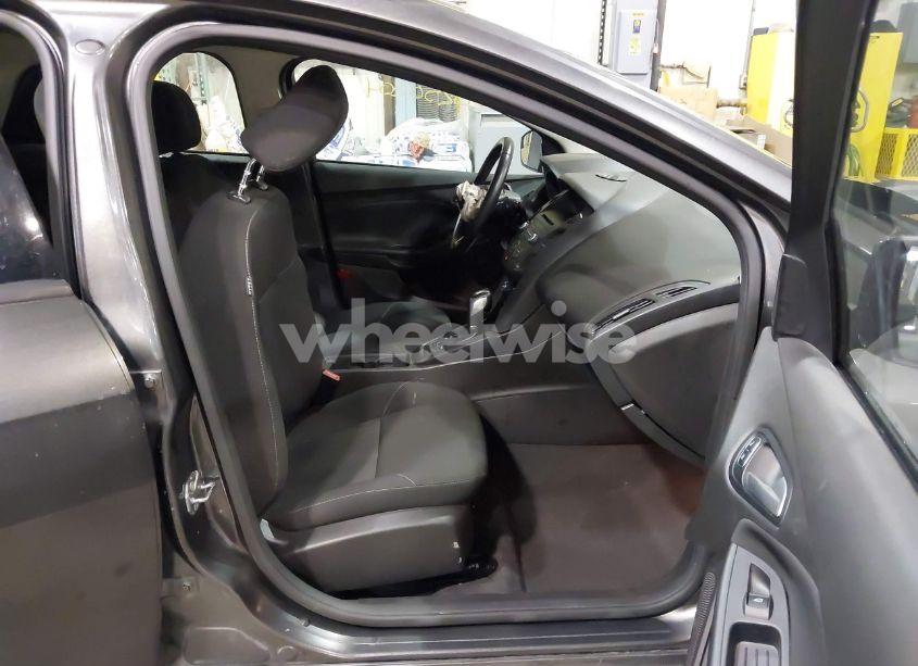 Photo 5 of 2015 Ford Focus SE (VIN 1FADP3K28FL383583)