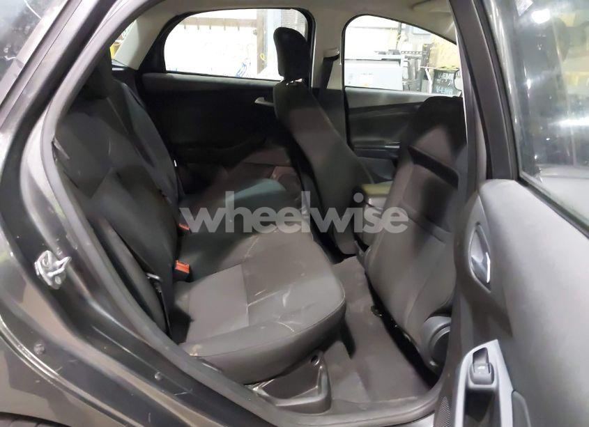 Photo 8 of 2015 Ford Focus SE (VIN 1FADP3K28FL383583)