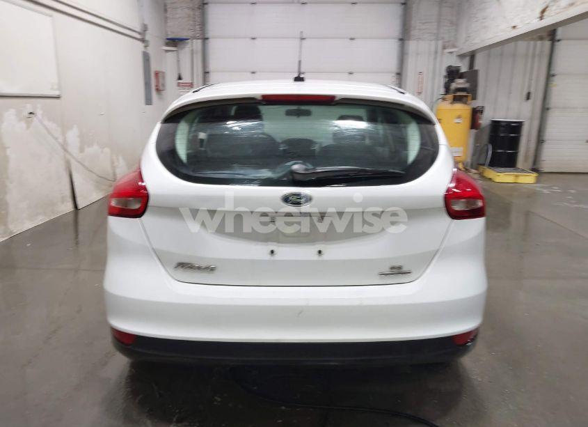 Photo 17 of 2016 Ford Focus SE (VIN 1FADP3K28GL234740)