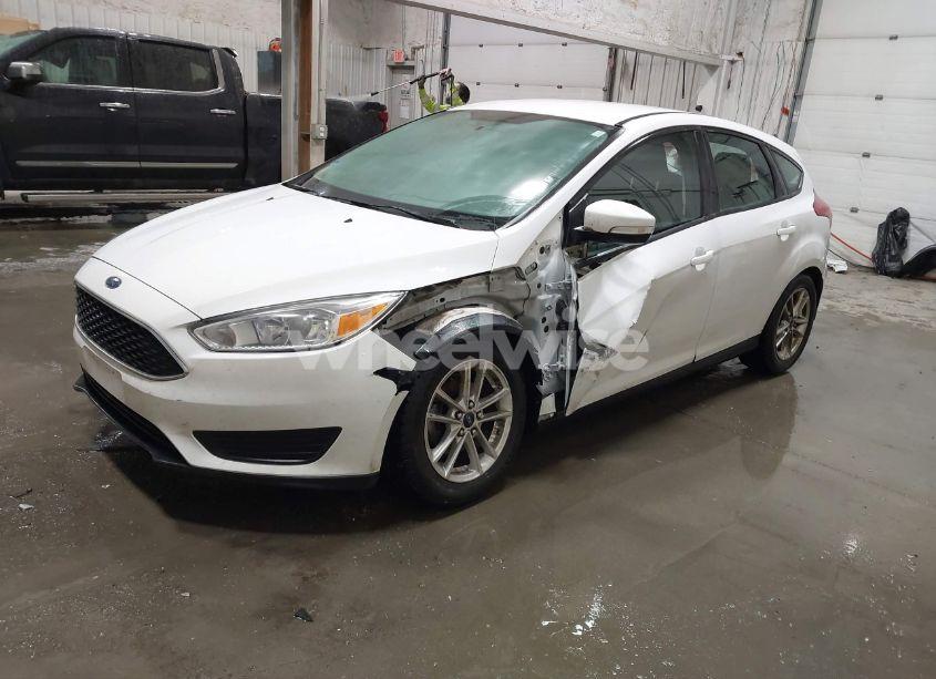 Photo 2 of 2016 Ford Focus SE (VIN 1FADP3K28GL234740)