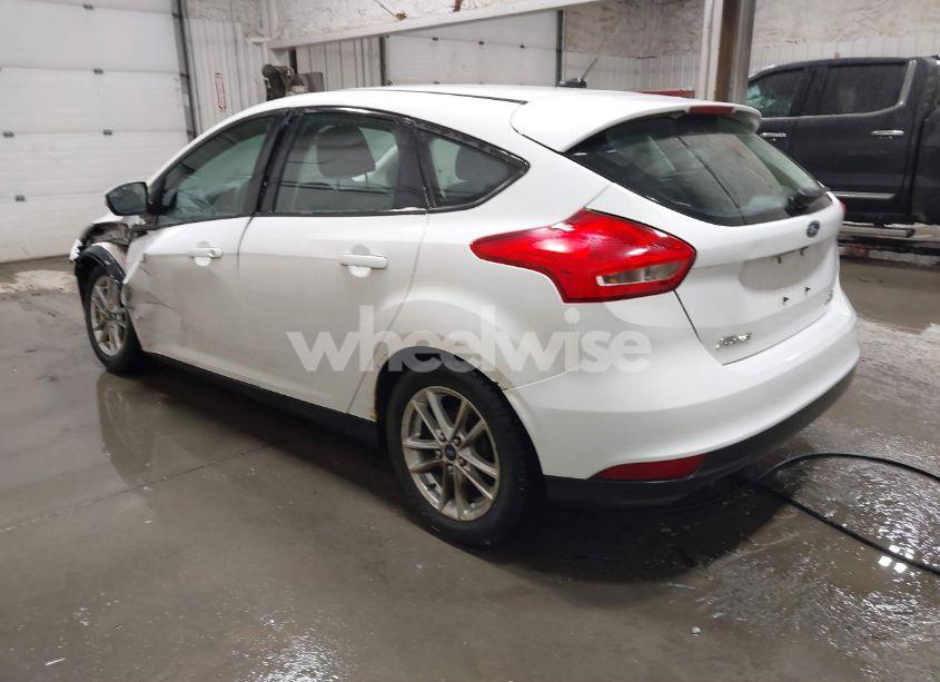 Photo 3 of 2016 Ford Focus SE (VIN 1FADP3K28GL234740)