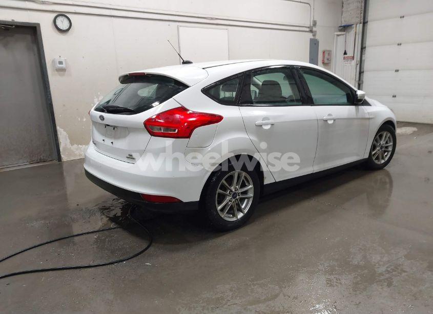 Photo 4 of 2016 Ford Focus SE (VIN 1FADP3K28GL234740)