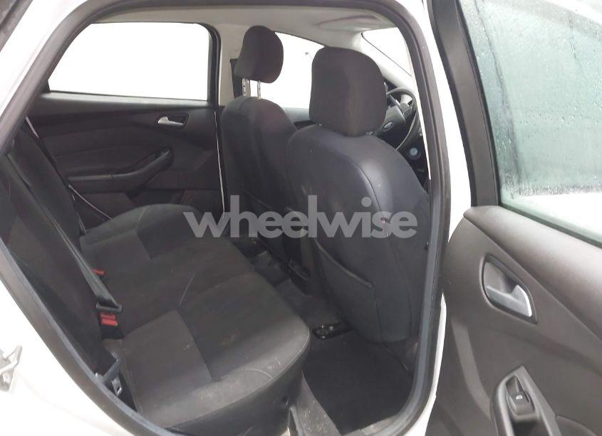 Photo 8 of 2016 Ford Focus SE (VIN 1FADP3K28GL234740)