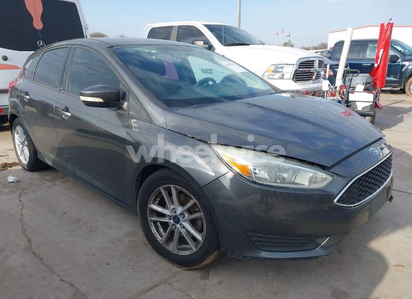2016 Ford Focus SE (VIN 1FADP3K28GL276874) main photo