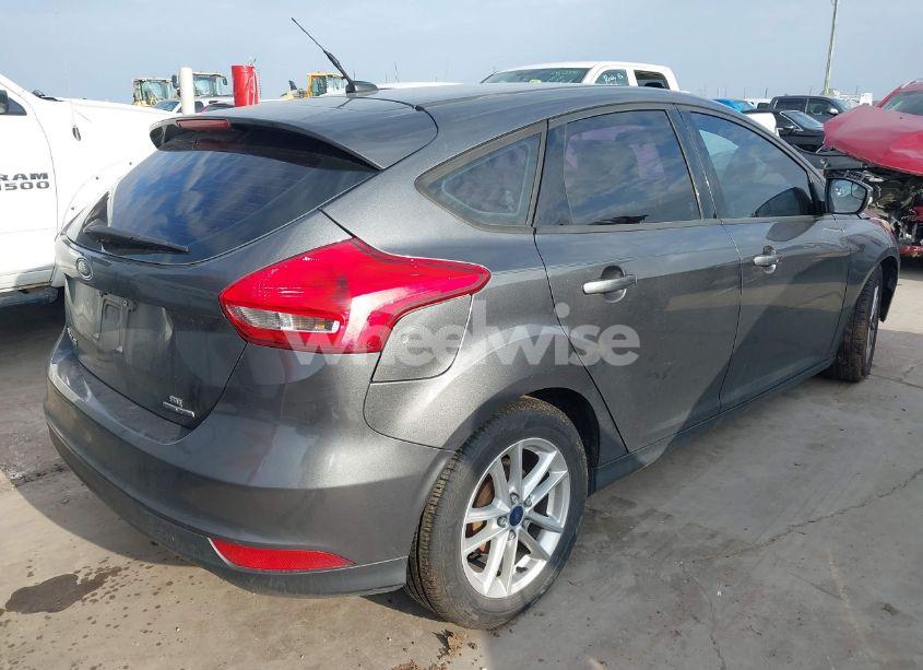 Photo 4 of 2016 Ford Focus SE (VIN 1FADP3K28GL276874)