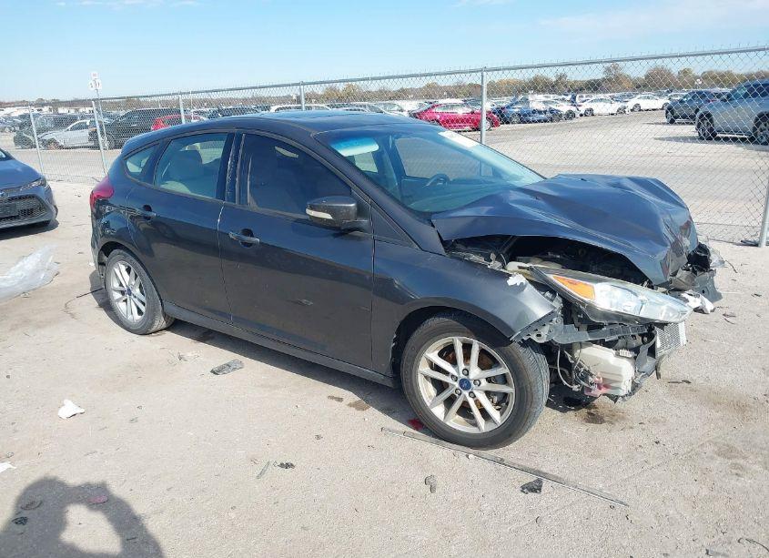 2016 Ford Focus SE (VIN 1FADP3K28GL294386) main photo