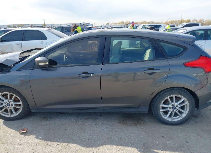 Photo 14 of 2016 Ford Focus SE (VIN 1FADP3K28GL294386)