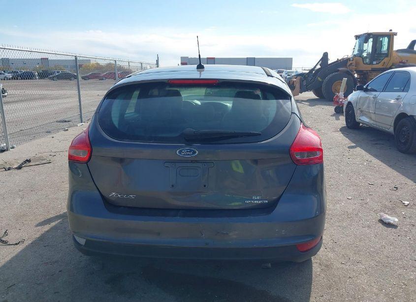 Photo 16 of 2016 Ford Focus SE (VIN 1FADP3K28GL294386)