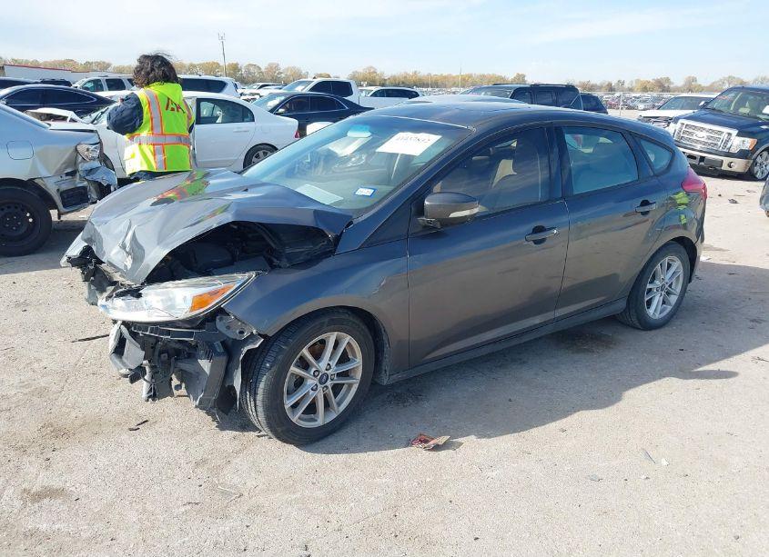 Photo 2 of 2016 Ford Focus SE (VIN 1FADP3K28GL294386)