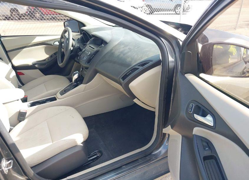 Photo 5 of 2016 Ford Focus SE (VIN 1FADP3K28GL294386)