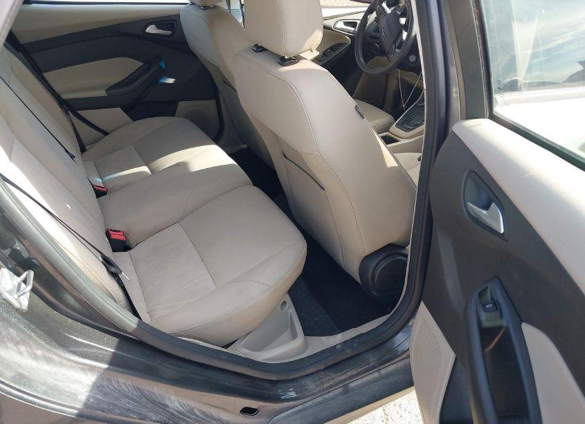 Photo 8 of 2016 Ford Focus SE (VIN 1FADP3K28GL294386)