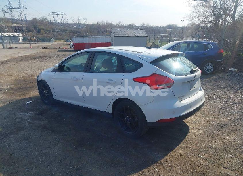 Photo 3 of 2016 Ford Focus SE (VIN 1FADP3K28GL332859)