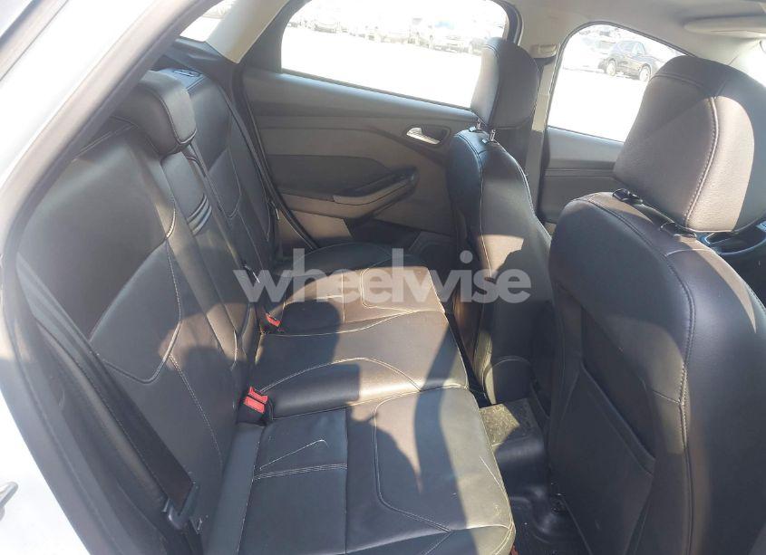 Photo 8 of 2016 Ford Focus SE (VIN 1FADP3K28GL332859)