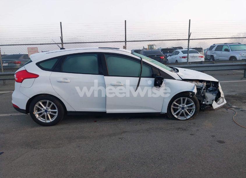Photo 13 of 2016 Ford Focus SE (VIN 1FADP3K28GL351962)