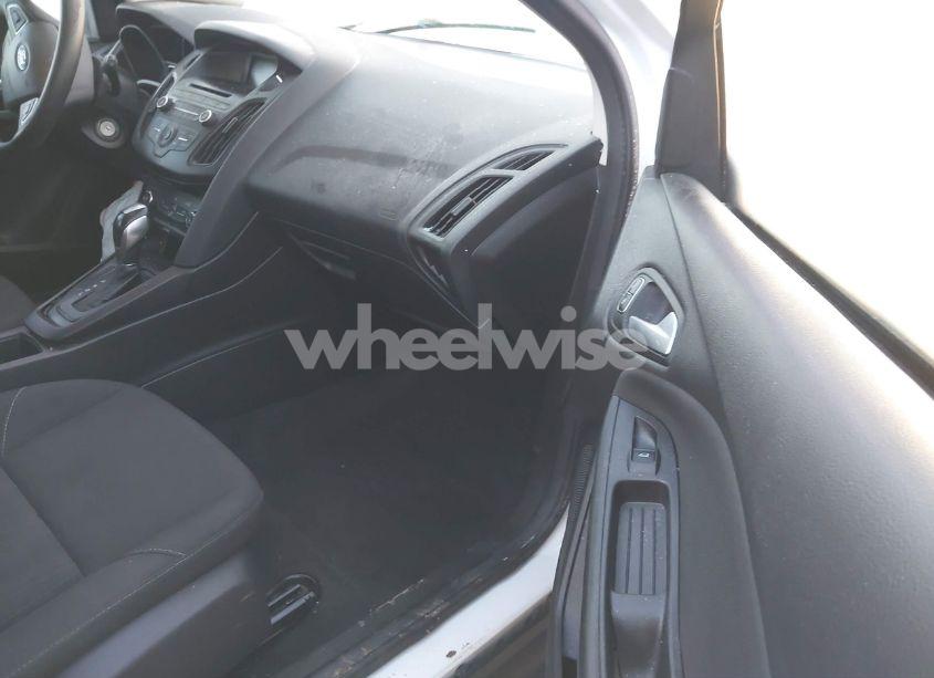 Photo 5 of 2016 Ford Focus SE (VIN 1FADP3K28GL351962)