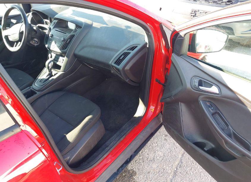 Photo 5 of 2016 Ford Focus SE (VIN 1FADP3K28GL359737)