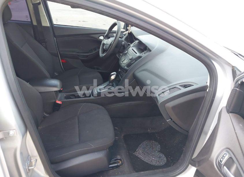 Photo 5 of 2016 Ford Focus SE (VIN 1FADP3K28GL381088)