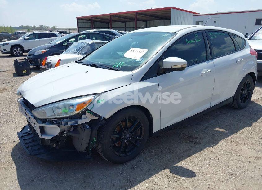 Photo 2 of 2017 Ford Focus SE (VIN 1FADP3K28HL217843)