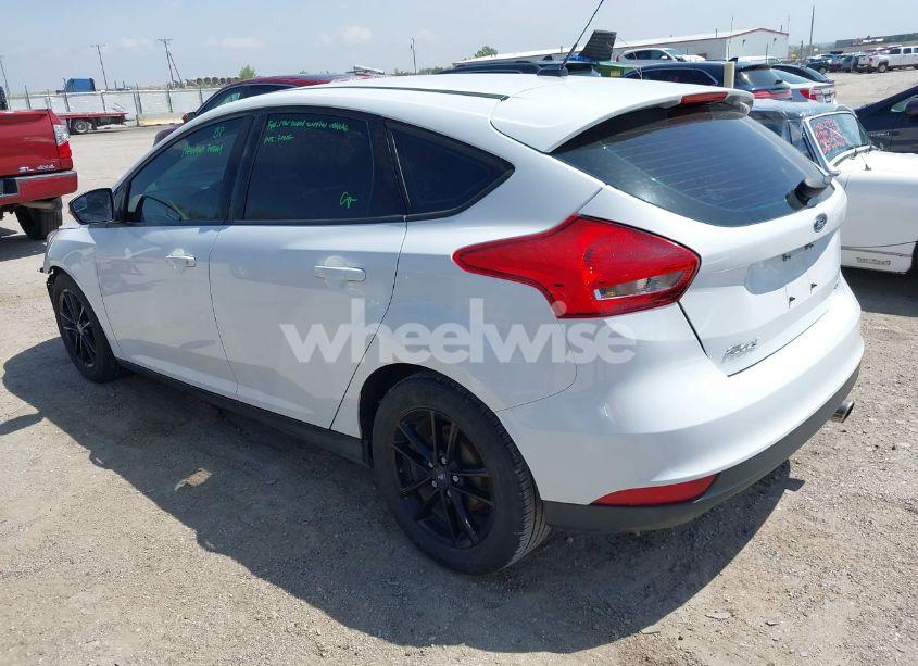 Photo 3 of 2017 Ford Focus SE (VIN 1FADP3K28HL217843)