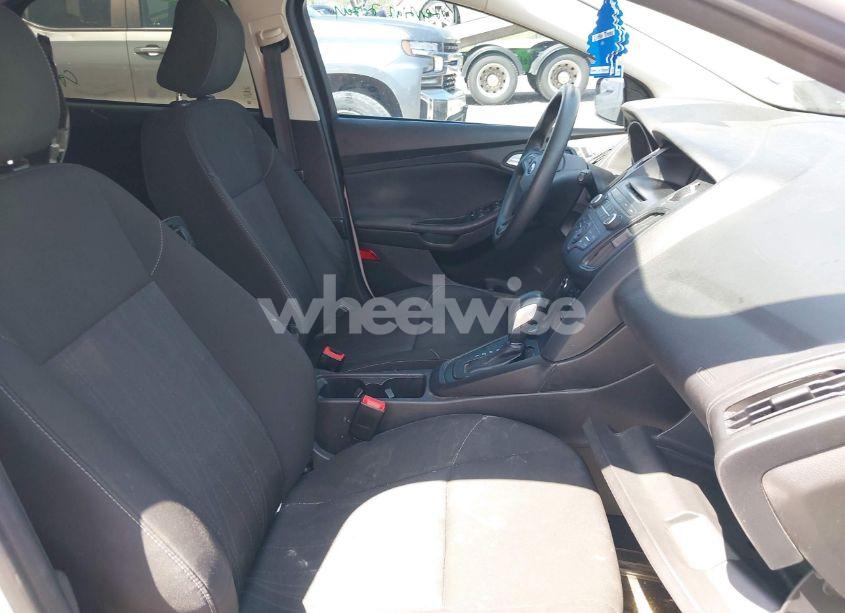 Photo 5 of 2017 Ford Focus SE (VIN 1FADP3K28HL217843)