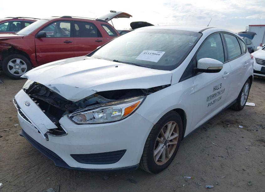 Photo 2 of 2017 Ford Focus SE (VIN 1FADP3K28HL251314)