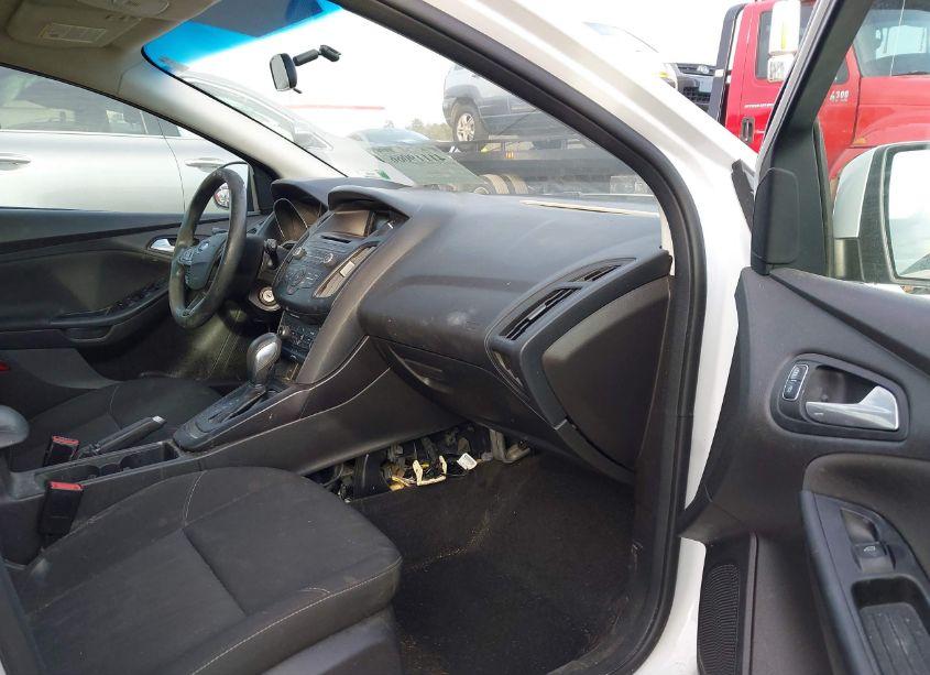 Photo 5 of 2017 Ford Focus SE (VIN 1FADP3K28HL251314)