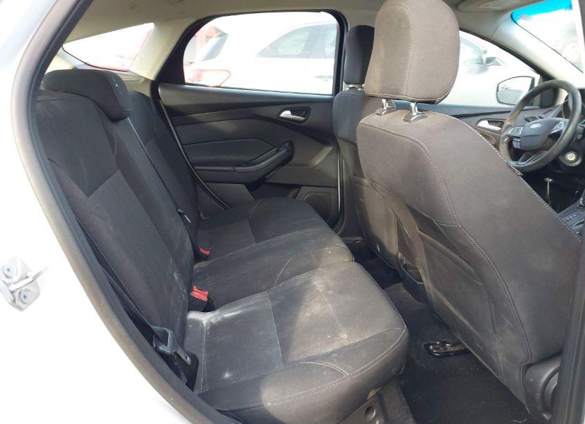 Photo 8 of 2017 Ford Focus SE (VIN 1FADP3K28HL251314)