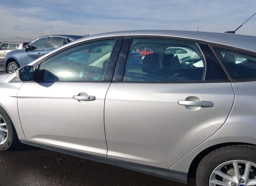 Photo 14 of 2017 Ford Focus SE (VIN 1FADP3K28HL264080)