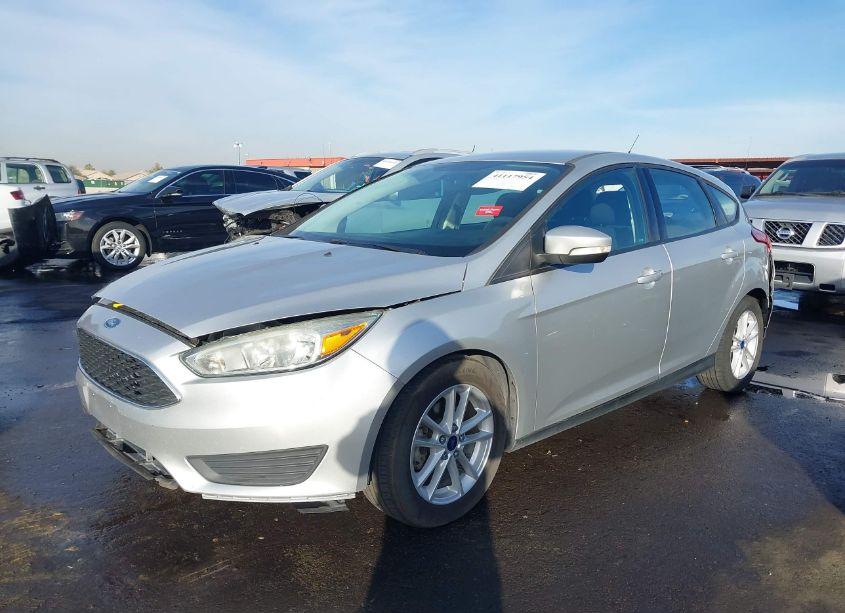 Photo 2 of 2017 Ford Focus SE (VIN 1FADP3K28HL264080)