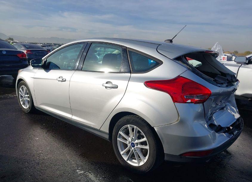 Photo 3 of 2017 Ford Focus SE (VIN 1FADP3K28HL264080)