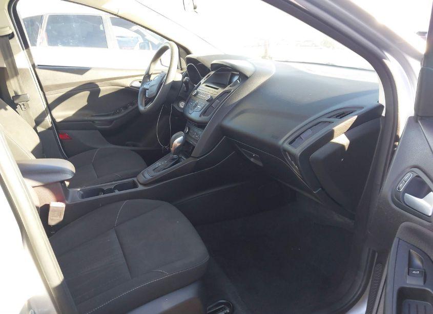 Photo 5 of 2017 Ford Focus SE (VIN 1FADP3K28HL264080)