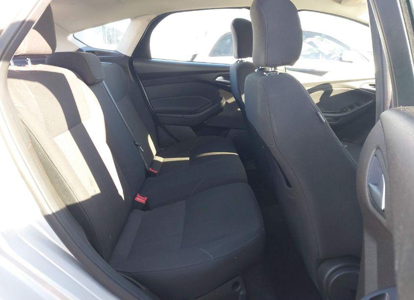 Photo 8 of 2017 Ford Focus SE (VIN 1FADP3K28HL264080)