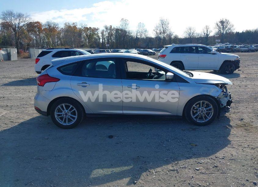 Photo 13 of 2017 Ford Focus SE (VIN 1FADP3K28HL338520)