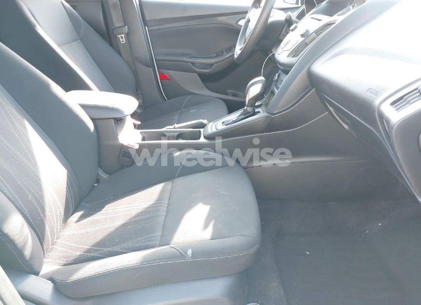 Photo 5 of 2017 Ford Focus SE (VIN 1FADP3K28HL338520)