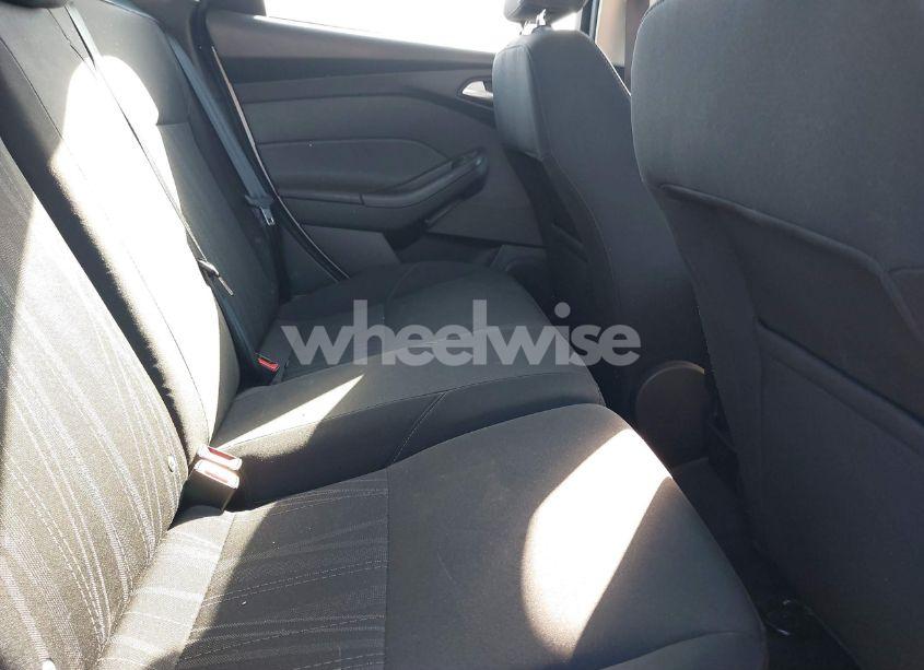 Photo 8 of 2017 Ford Focus SE (VIN 1FADP3K28HL338520)