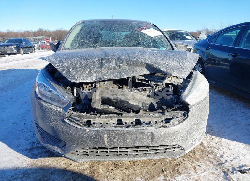 Photo 12 of 2018 Ford Focus SE (VIN 1FADP3K28JL210283)