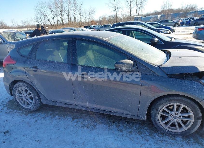 Photo 13 of 2018 Ford Focus SE (VIN 1FADP3K28JL210283)
