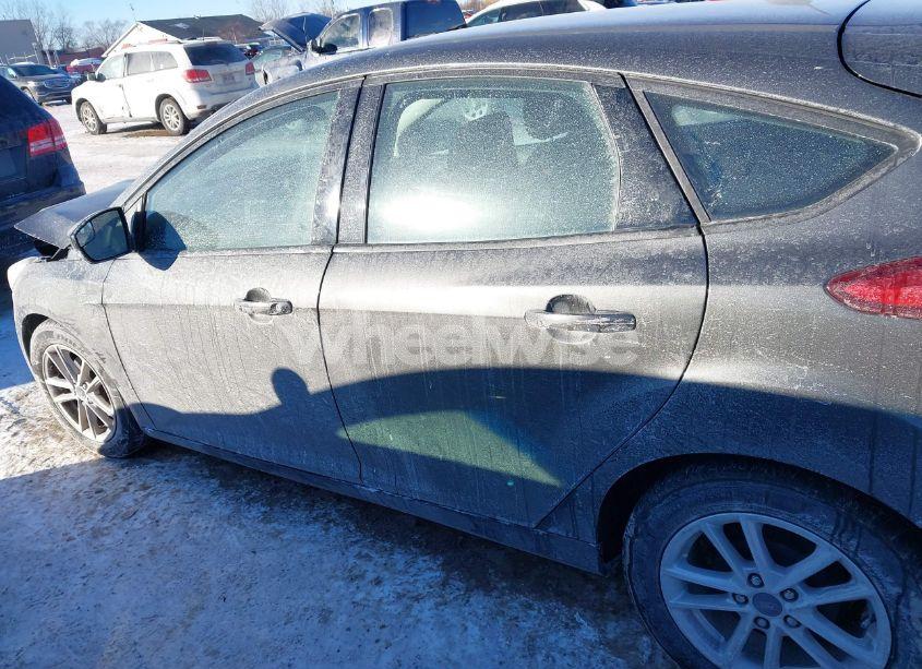 Photo 14 of 2018 Ford Focus SE (VIN 1FADP3K28JL210283)